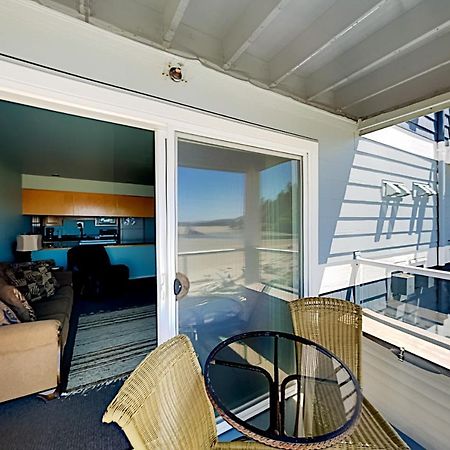 New Listing! Bay-View Beauty With Private Balcony Condo Lincoln City Buitenkant foto