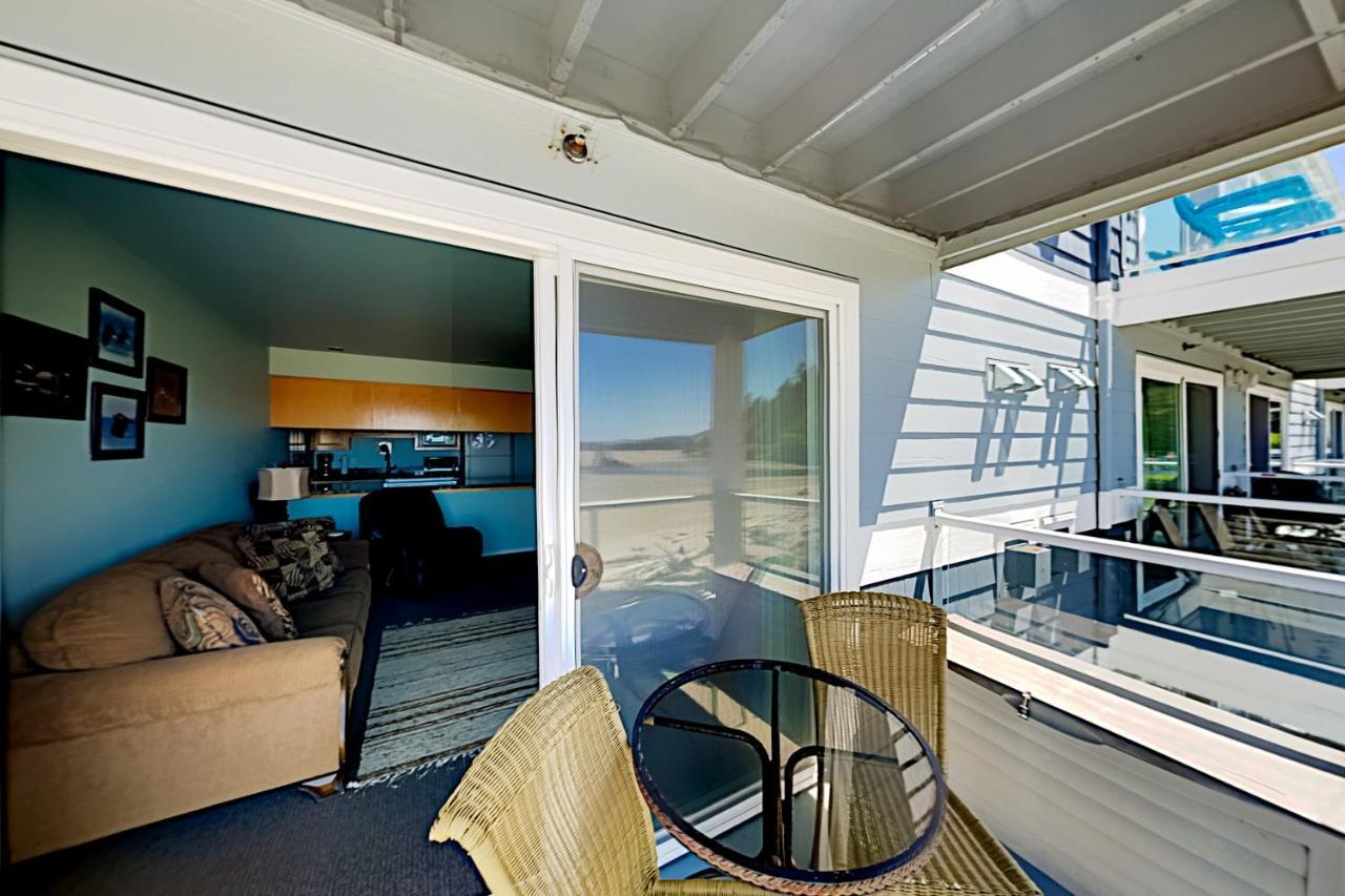 New Listing! Bay-View Beauty With Private Balcony Condo Lincoln City Buitenkant foto