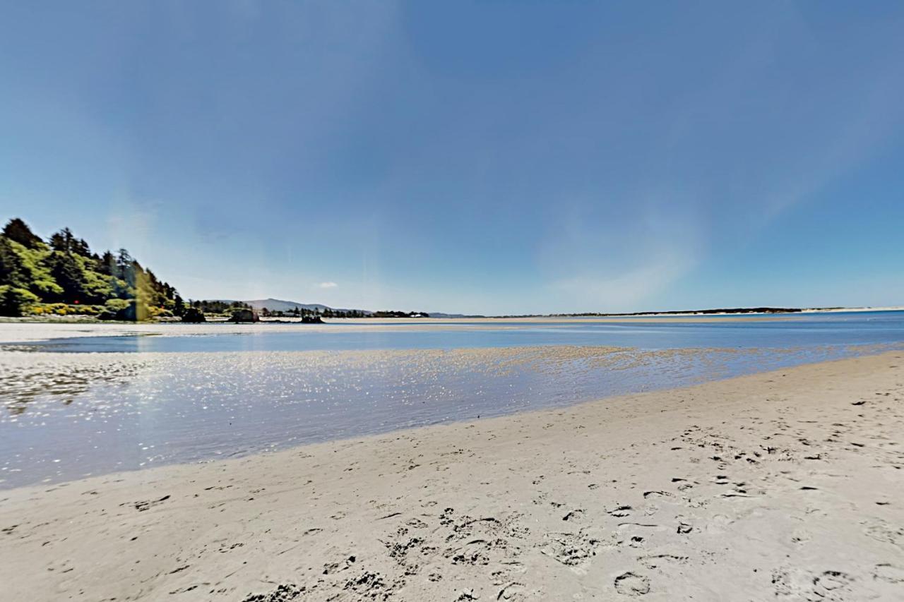 New Listing! Bay-View Beauty With Private Balcony Condo Lincoln City Buitenkant foto