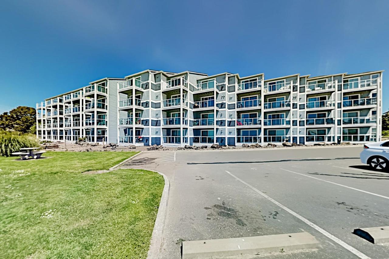 New Listing! Bay-View Beauty With Private Balcony Condo Lincoln City Buitenkant foto