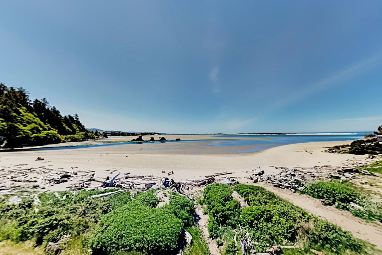 New Listing! Bay-View Beauty With Private Balcony Condo Lincoln City Buitenkant foto