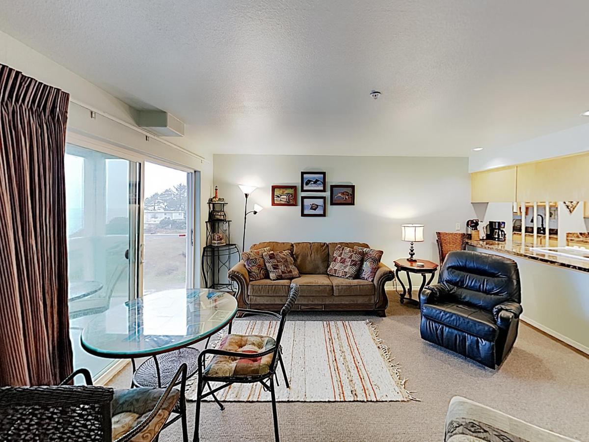 New Listing! Bay-View Beauty With Private Balcony Condo Lincoln City Buitenkant foto