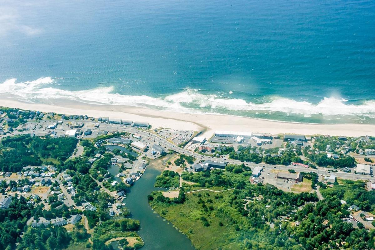 New Listing! Bay-View Beauty With Private Balcony Condo Lincoln City Buitenkant foto