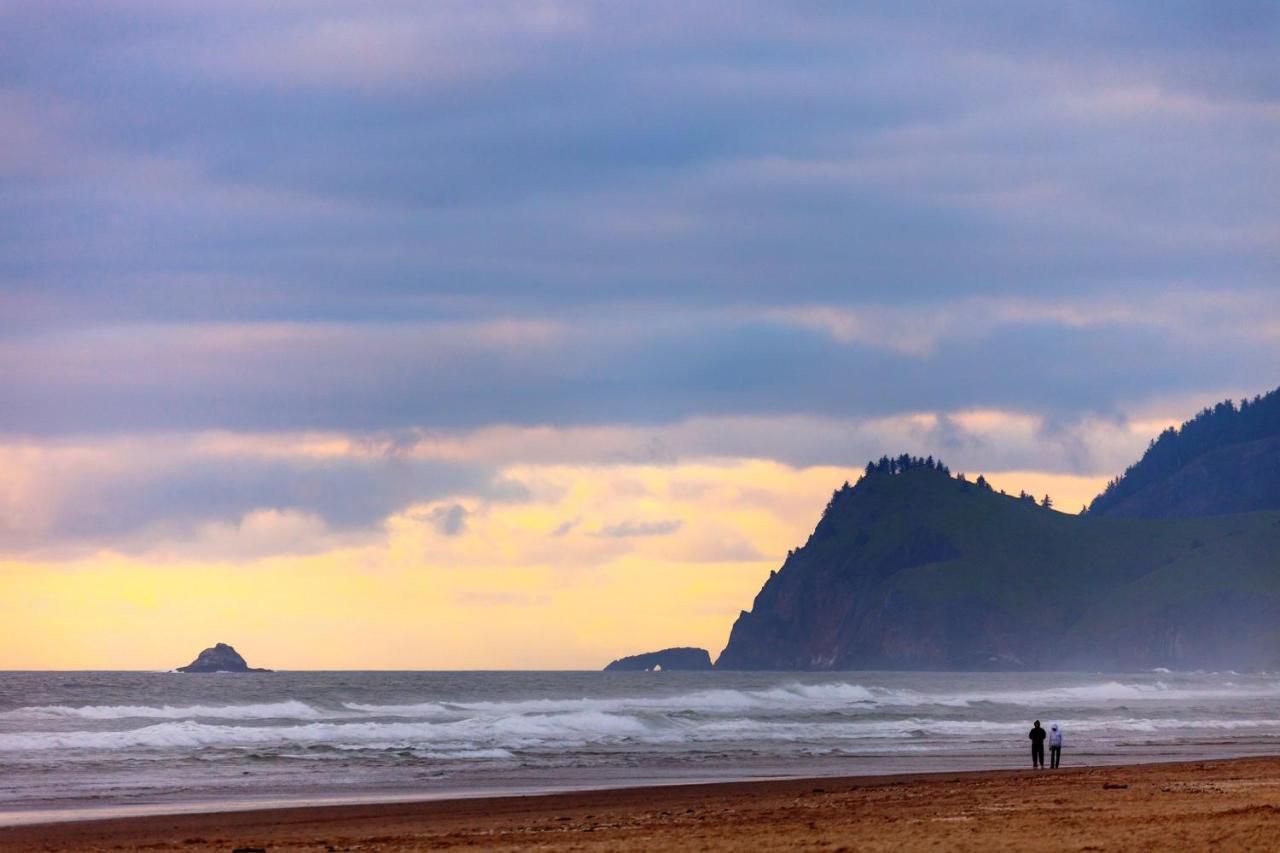 New Listing! Bay-View Beauty With Private Balcony Condo Lincoln City Buitenkant foto